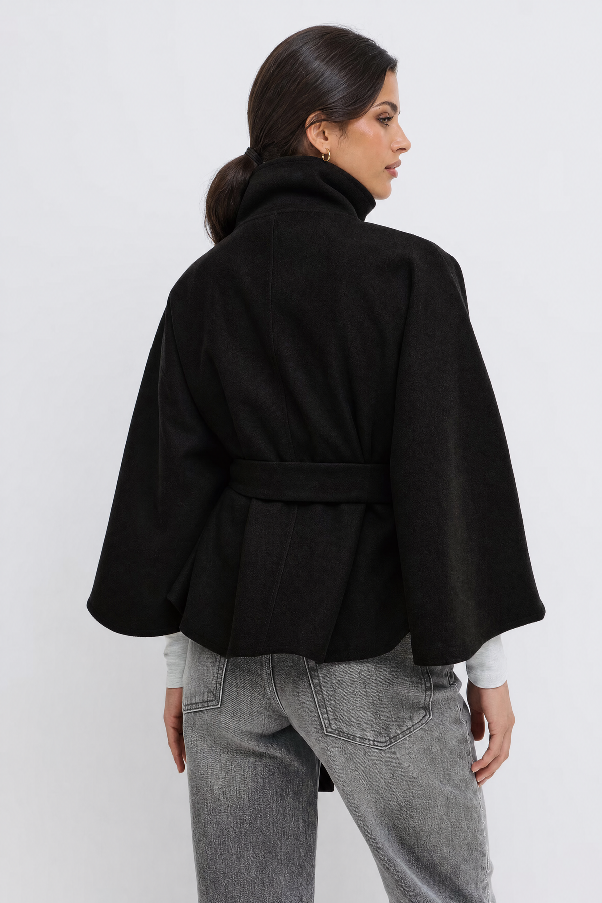 Sofía – Chaqueta capa con cinturón
