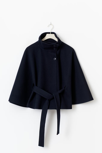 Sofía – Chaqueta capa con cinturón