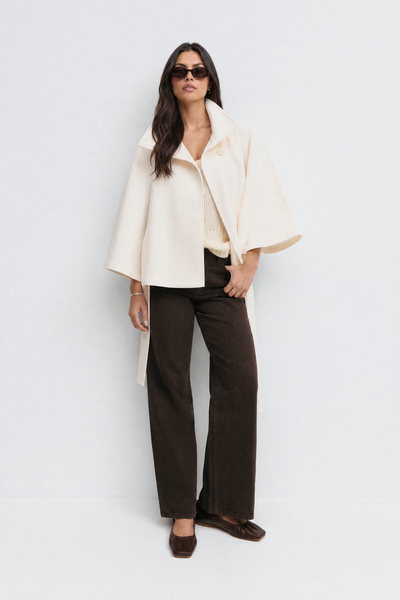 Sofía – Chaqueta capa con cinturón