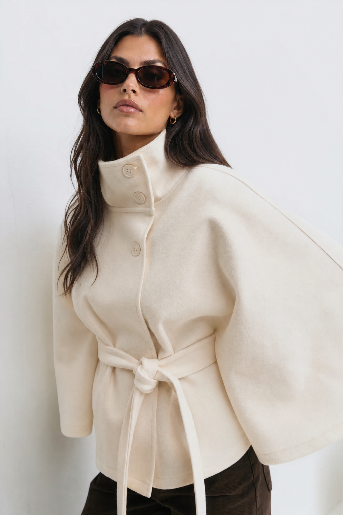 Sofía – Chaqueta capa con cinturón