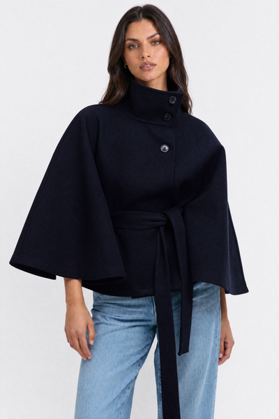 Sofía – Chaqueta capa con cinturón
