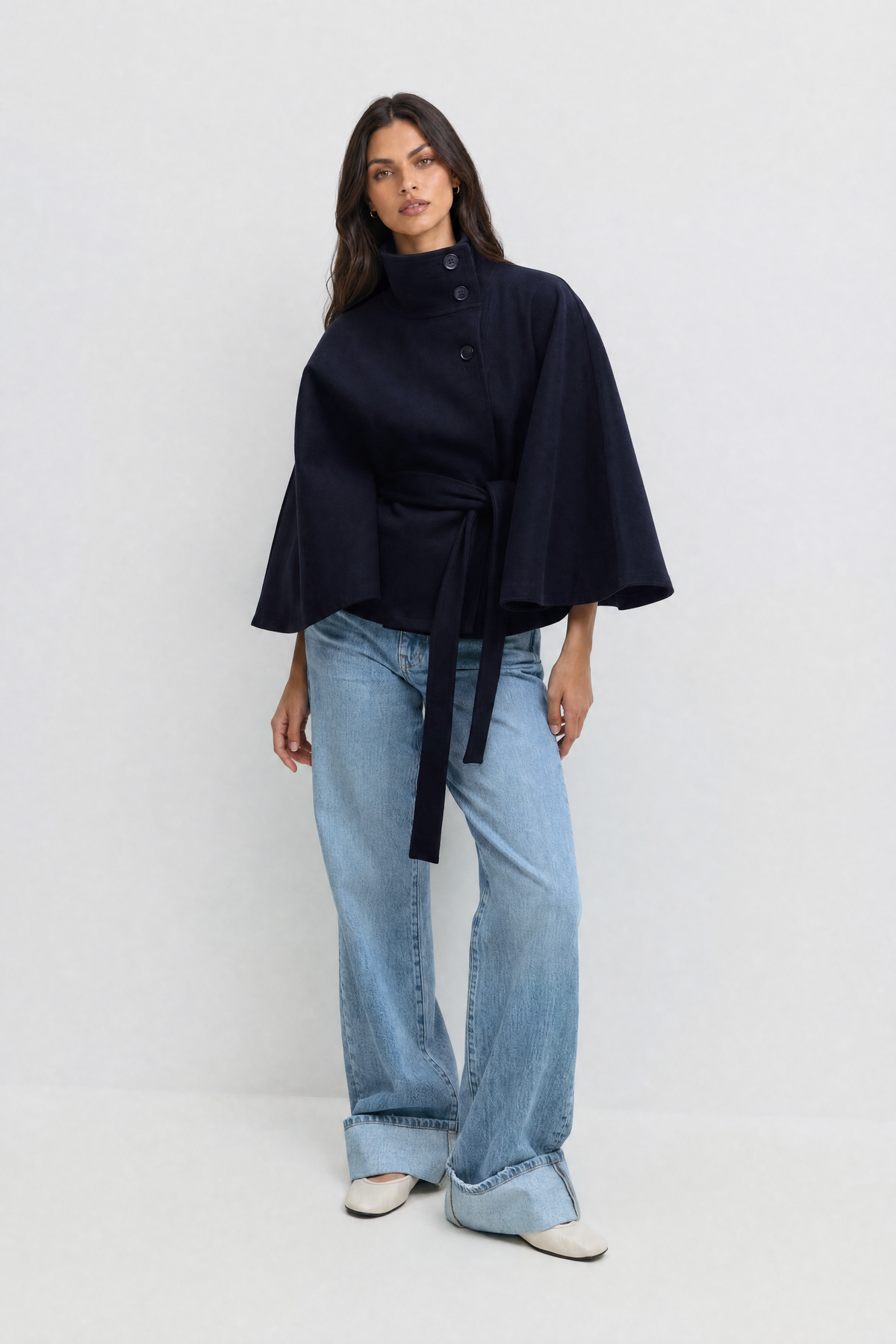 Sofía – Chaqueta capa con cinturón